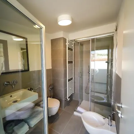 15 בית הארחה 4*